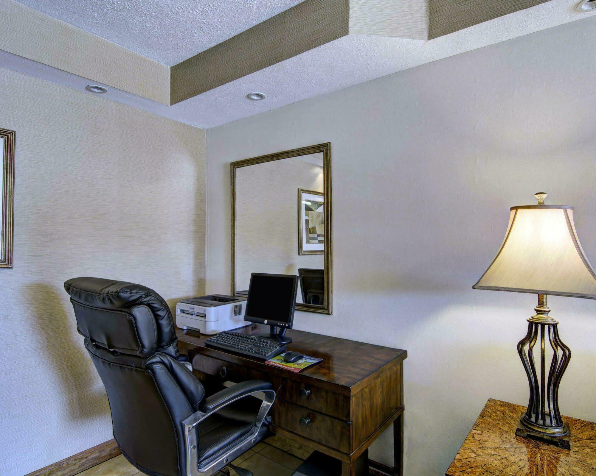 Clarion Pointe Beckley Hotel Ngoại thất bức ảnh